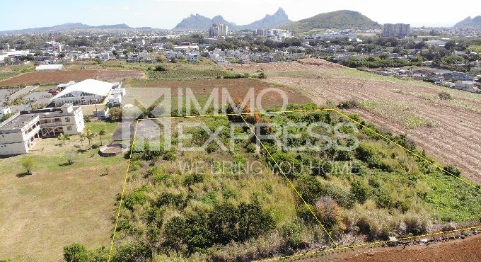 Industrial plot of 1 arpent in Petit Camp