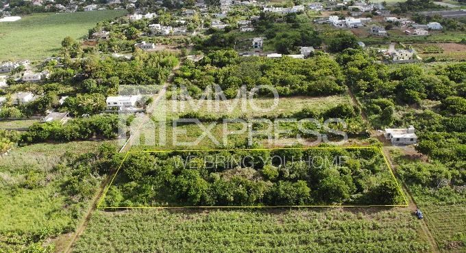 Land in the vicinity of Reve D'R restaurant