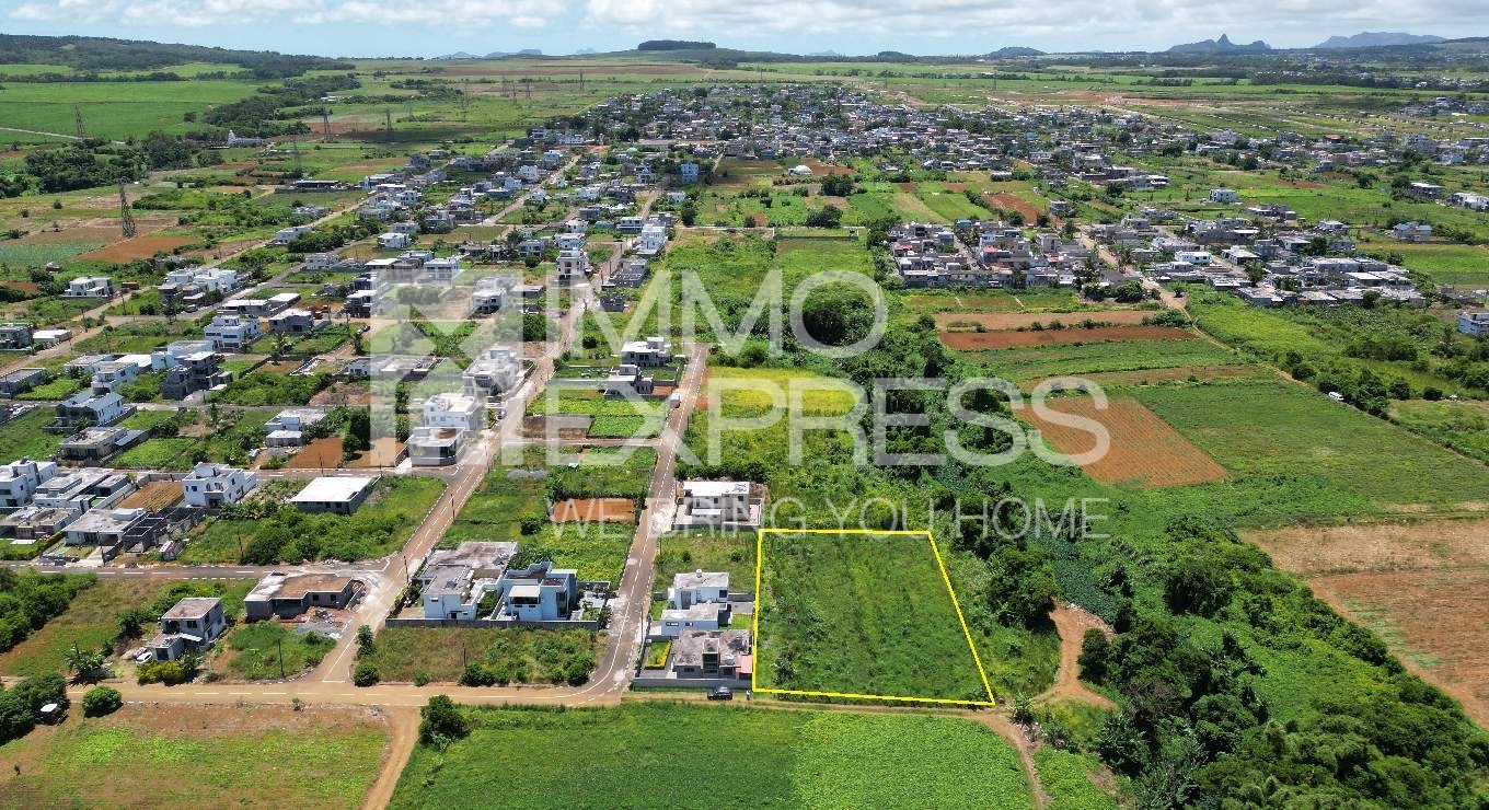 Prime Convertible Agricultural Land in L'Avenir