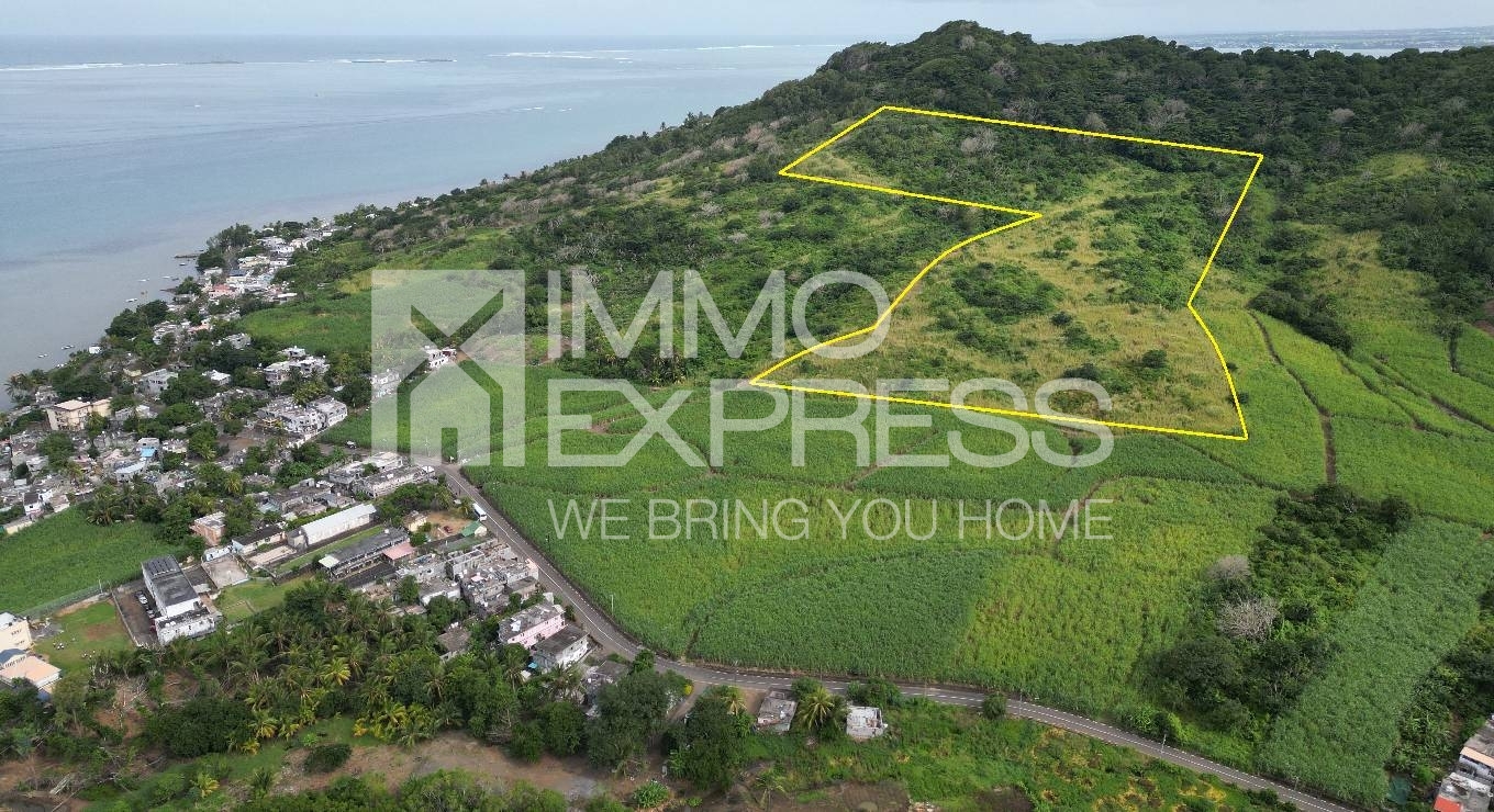 Expansive Plot with Spectacular Sea View!