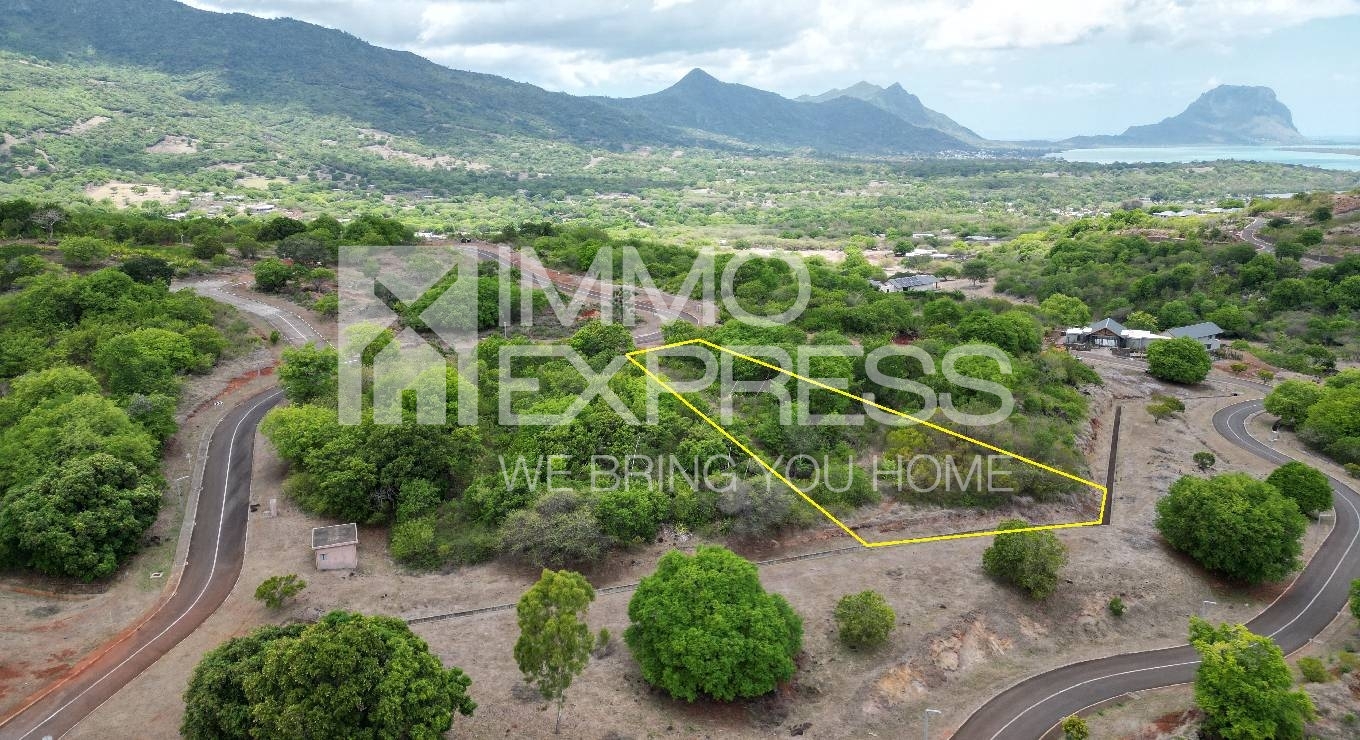 Seaview Plot with Unmatched Sweeping Vistas!