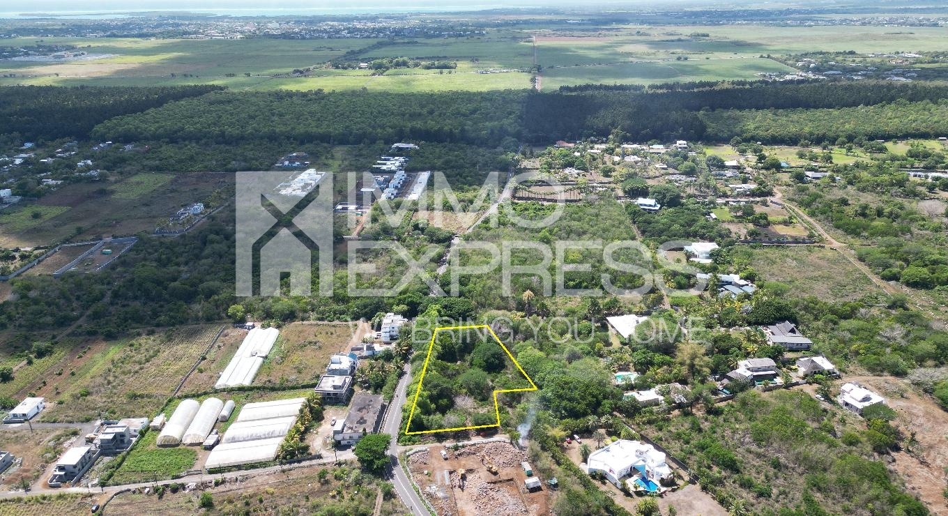 Conveniently located Plot in Foret Daruty