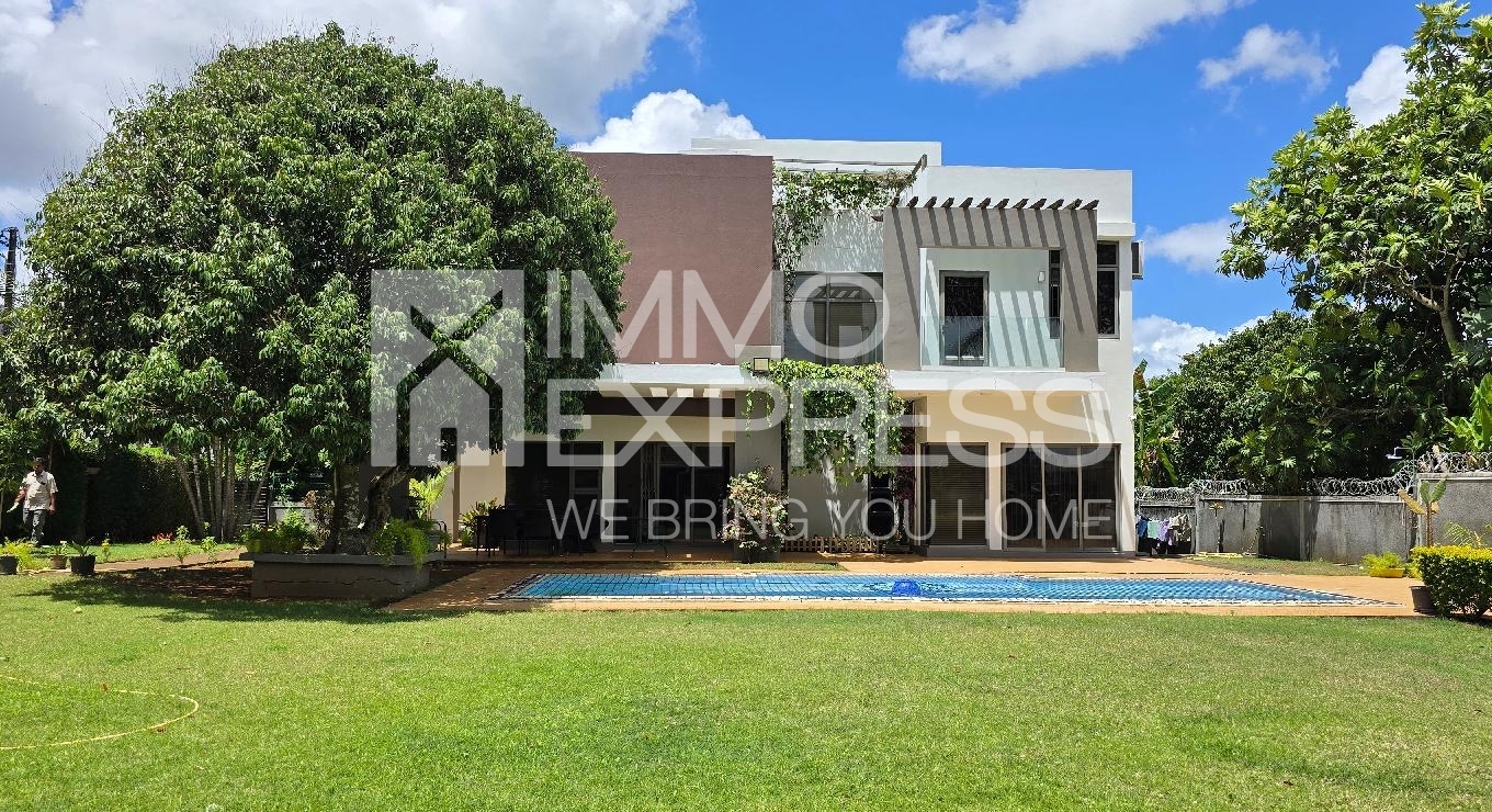 Luxury Modern Home in Prime Location