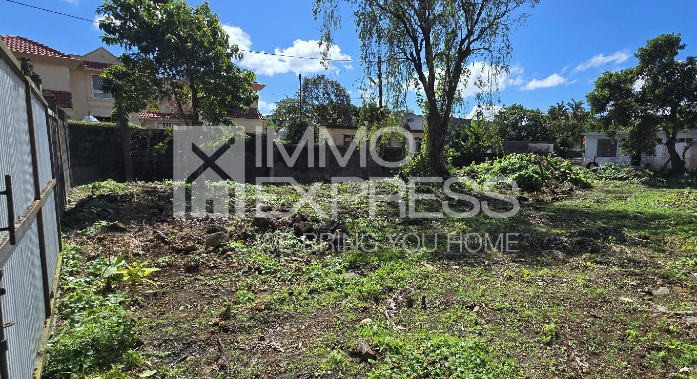 Prime Plot for Sale – Exceptional Location near Polo Club!