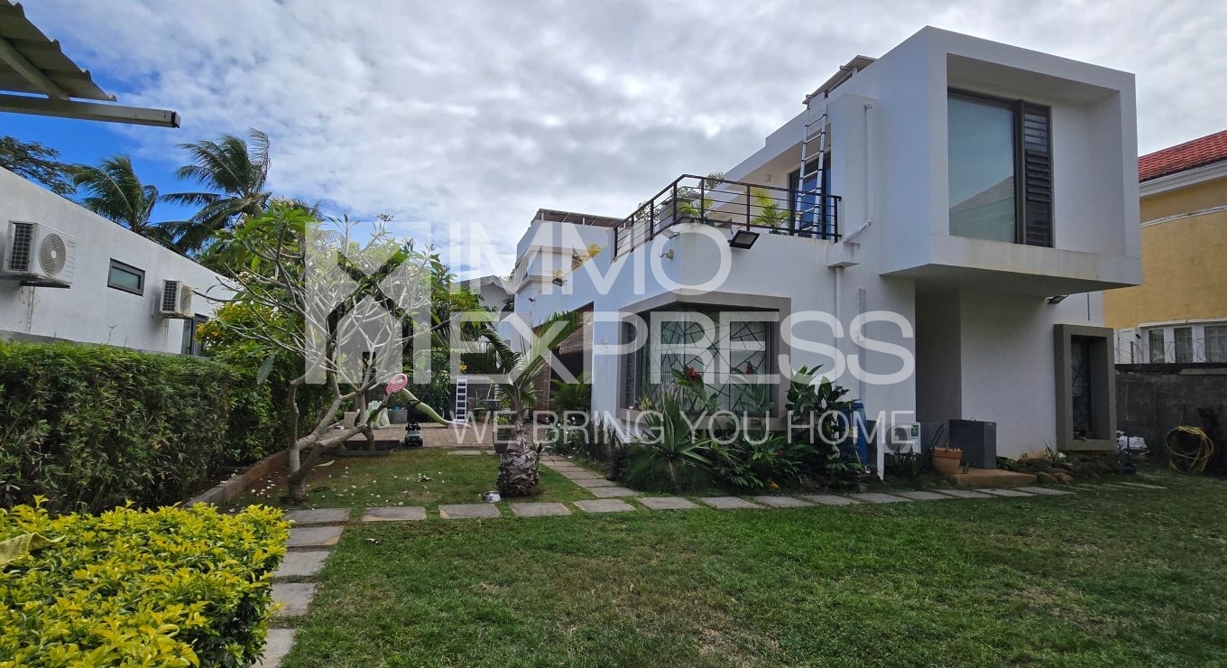Modern 4-Bedroom House in Baie du Tombeau
