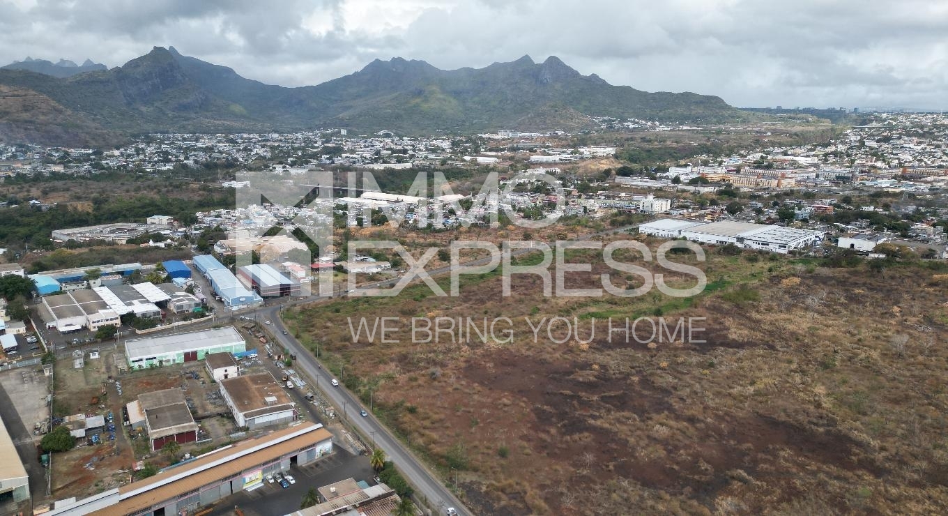 Prime Plot with Exceptional Road Frontage