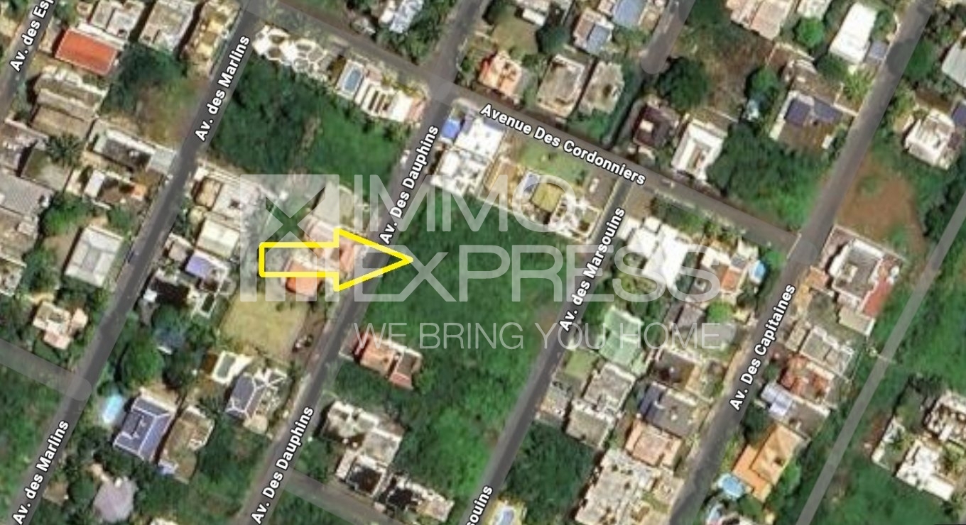 Residential Plot of 163 Toises in Albion